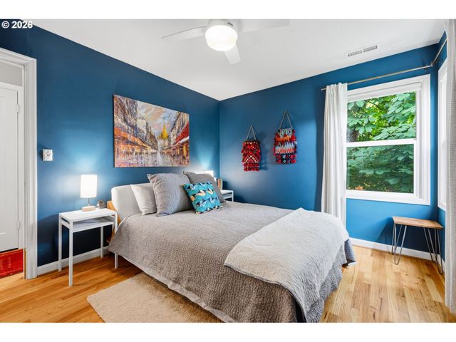 1631 Se WASHINGTON St, Portland, OR 97214