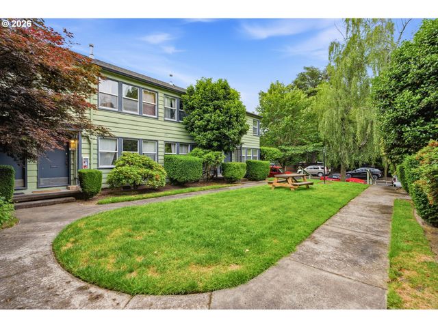 1631 Se WASHINGTON St, Portland, OR 97214