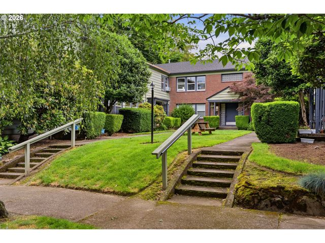 1631 Se WASHINGTON St, Portland, OR 97214