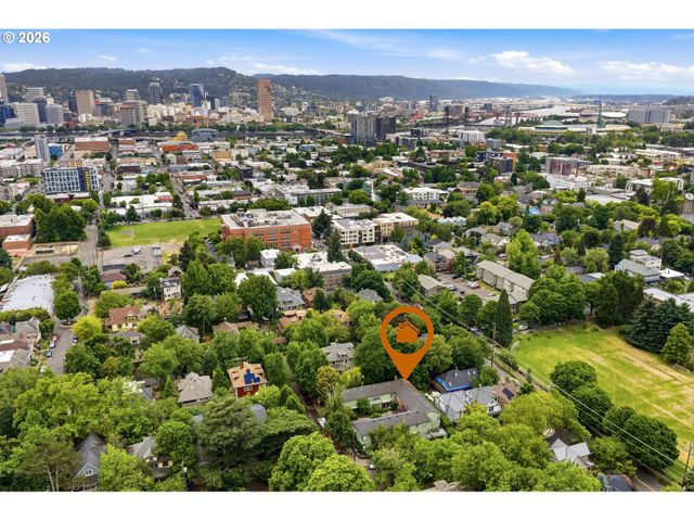 1631 Se WASHINGTON St, Portland, OR 97214