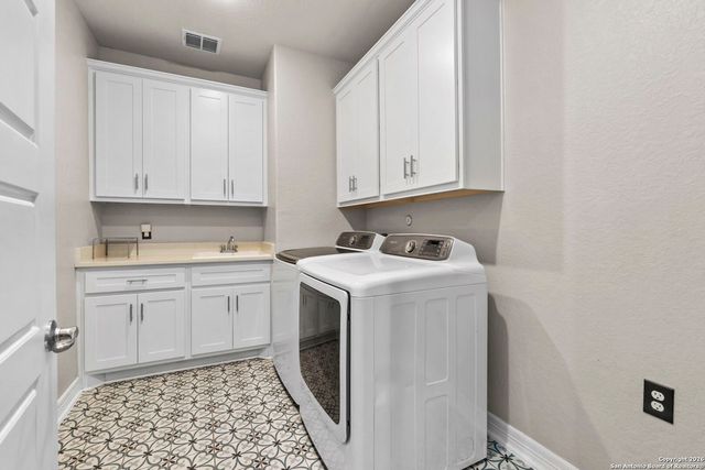 705 Treetop Pass, New Braunfels, TX 78130