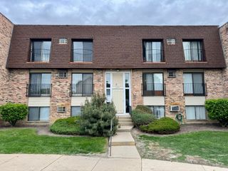 173 N Waters Edge Drive 101, Glendale Heights, IL 60139