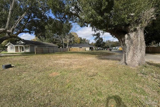 8411 Cherry Ave, Pensacola, FL 32534