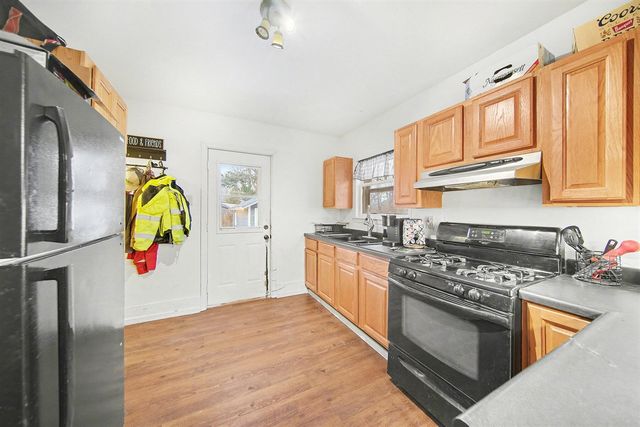 206 W Vandercook Drive, Jackson, MI 49203