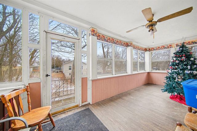 206 W Vandercook Drive, Jackson, MI 49203