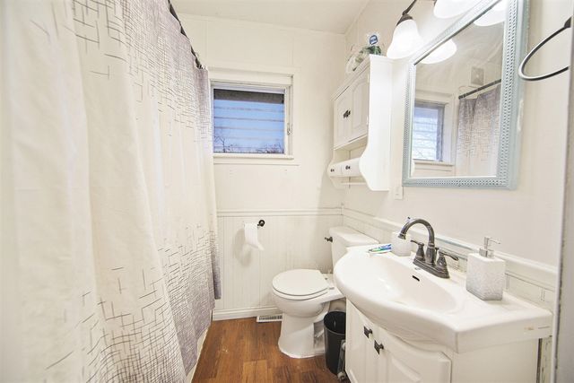 206 W Vandercook Drive, Jackson, MI 49203