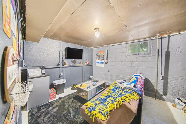 206 W Vandercook Drive, Jackson, MI 49203