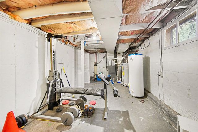 206 W Vandercook Drive, Jackson, MI 49203