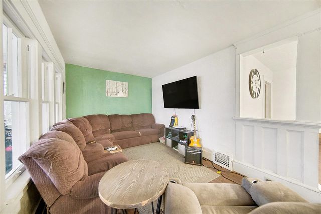 206 W Vandercook Drive, Jackson, MI 49203