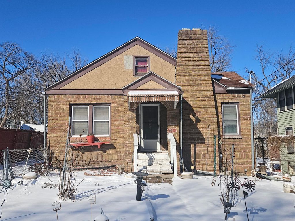 2819 School Street, Des Moines, IA 50311