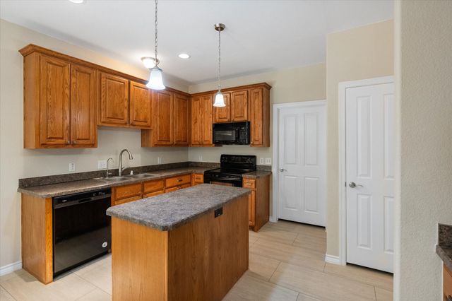 104 Whipperwill Way, Red Oak, TX 75154