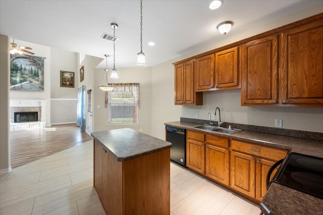 104 Whipperwill Way, Red Oak, TX 75154