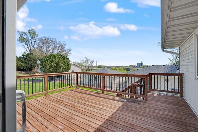 625 Schaffer Boulevard, Pleasant Hill, IA 50327