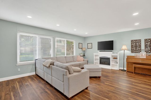 2374 Via Camino Ave, Carmichael, CA 95608