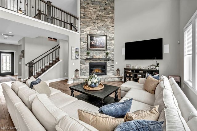 2818 Weeping Pine Drive, Medina, OH 44256