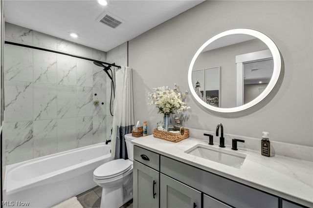 2818 Weeping Pine Drive, Medina, OH 44256