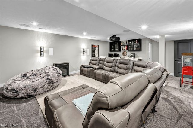 2818 Weeping Pine Drive, Medina, OH 44256