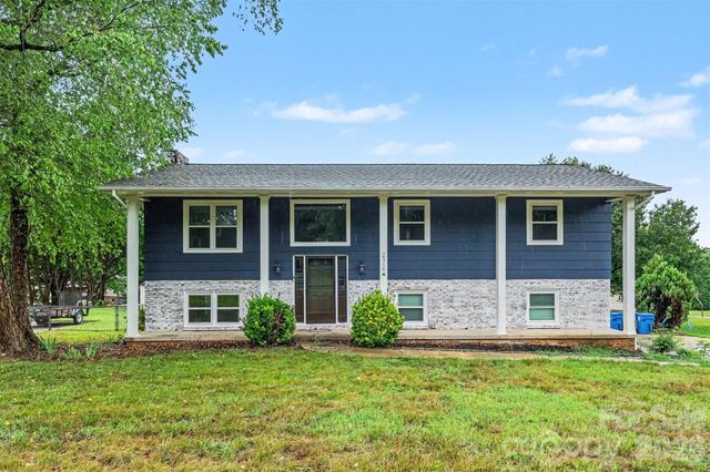 2310 24th Avenue NE, Hickory, NC 28601