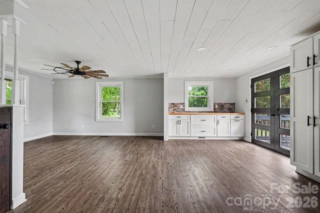 2310 24th Avenue NE, Hickory, NC 28601