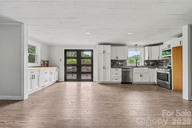 2310 24th Avenue NE, Hickory, NC 28601