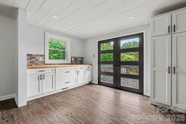 2310 24th Avenue NE, Hickory, NC 28601