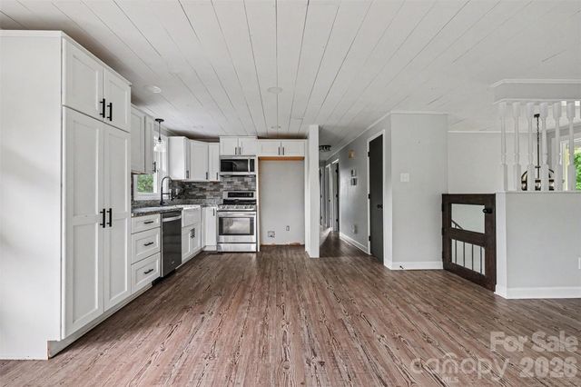 2310 24th Avenue NE, Hickory, NC 28601
