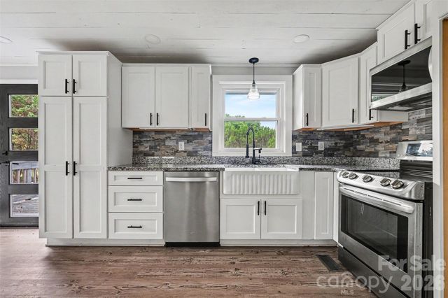 2310 24th Avenue NE, Hickory, NC 28601