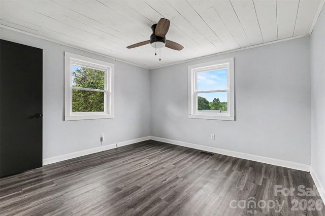2310 24th Avenue NE, Hickory, NC 28601