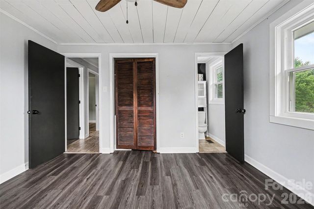 2310 24th Avenue NE, Hickory, NC 28601