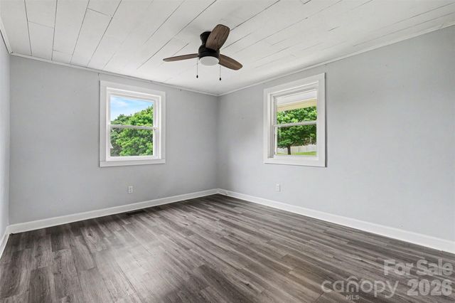 2310 24th Avenue NE, Hickory, NC 28601