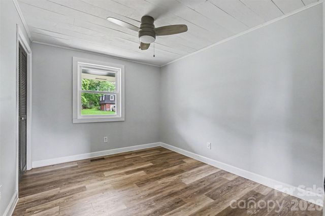 2310 24th Avenue NE, Hickory, NC 28601