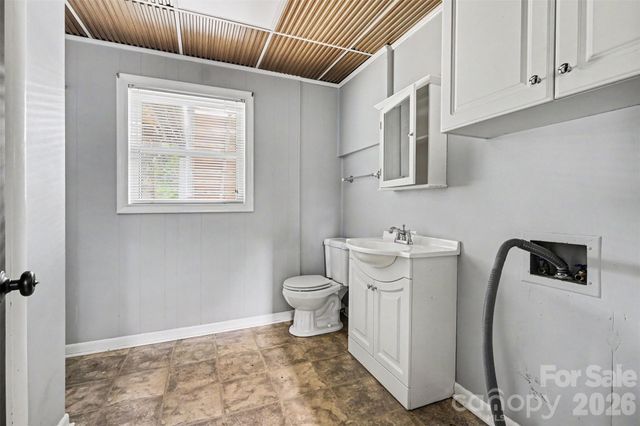 2310 24th Avenue NE, Hickory, NC 28601