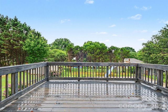 2310 24th Avenue NE, Hickory, NC 28601