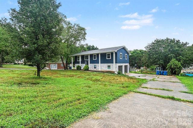 2310 24th Avenue NE, Hickory, NC 28601