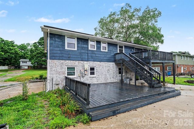2310 24th Avenue NE, Hickory, NC 28601