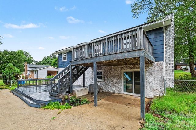 2310 24th Avenue NE, Hickory, NC 28601
