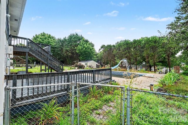 2310 24th Avenue NE, Hickory, NC 28601