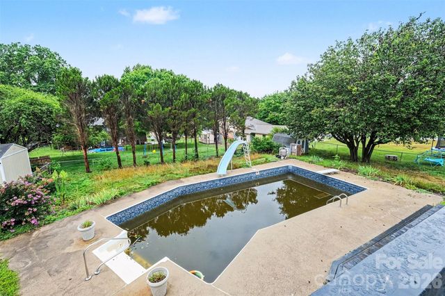 2310 24th Avenue NE, Hickory, NC 28601