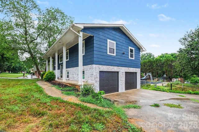 2310 24th Avenue NE, Hickory, NC 28601