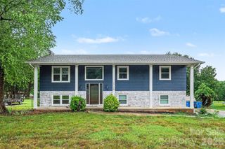 2310 24th Avenue NE, Hickory, NC 28601