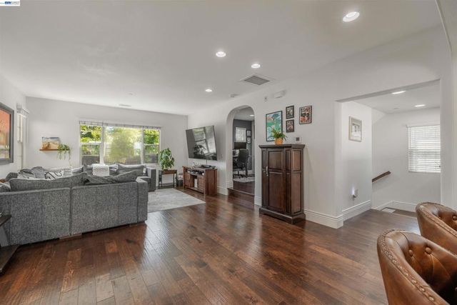 908 Smith Ln, Milpitas, CA 95035