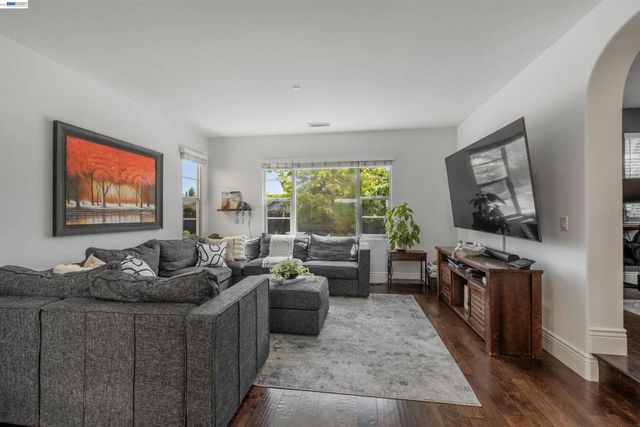 908 Smith Ln, Milpitas, CA 95035