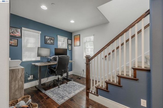 908 Smith Ln, Milpitas, CA 95035