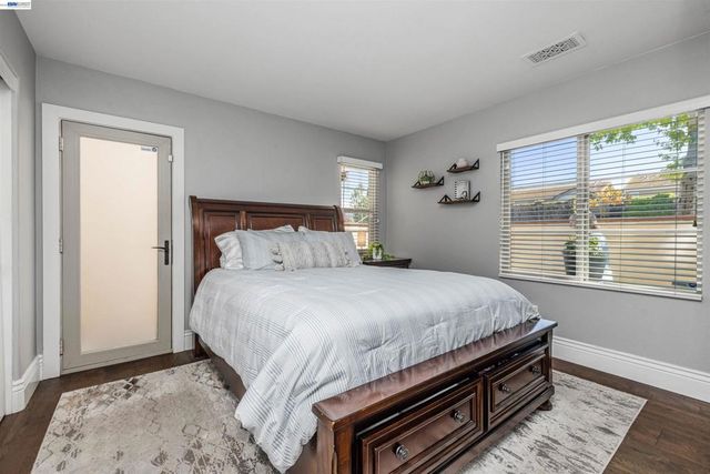 908 Smith Ln, Milpitas, CA 95035