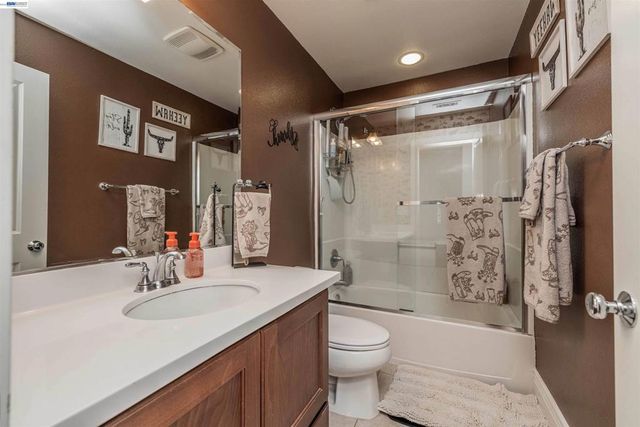 908 Smith Ln, Milpitas, CA 95035