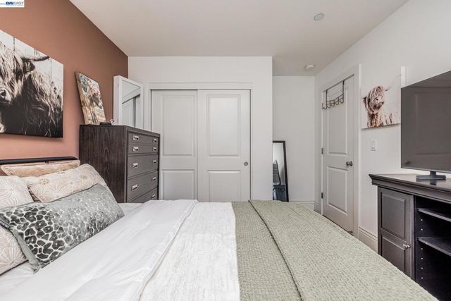 908 Smith Ln, Milpitas, CA 95035