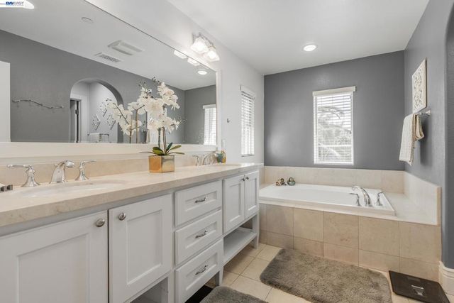 908 Smith Ln, Milpitas, CA 95035