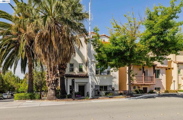 908 Smith Ln, Milpitas, CA 95035