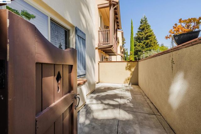 908 Smith Ln, Milpitas, CA 95035