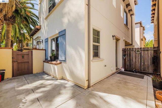 908 Smith Ln, Milpitas, CA 95035